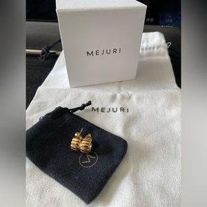 *Mejuri Charlotte Bold Huggies - MISSING ONE EARRING BACK